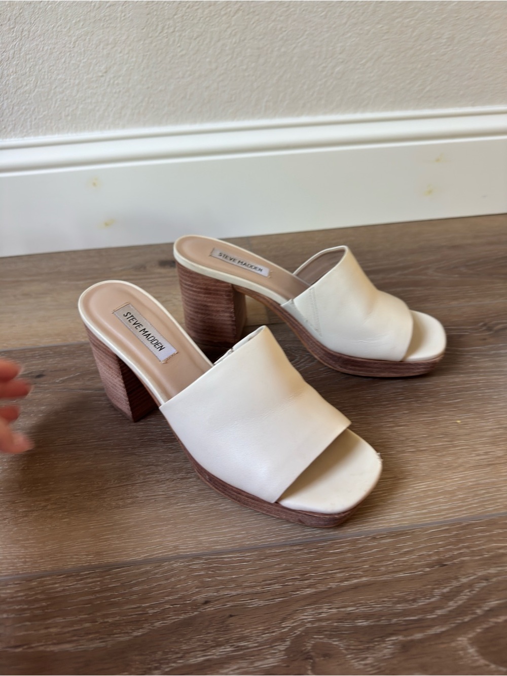 Steve Madden Cream Elda slide sandal size 7.5